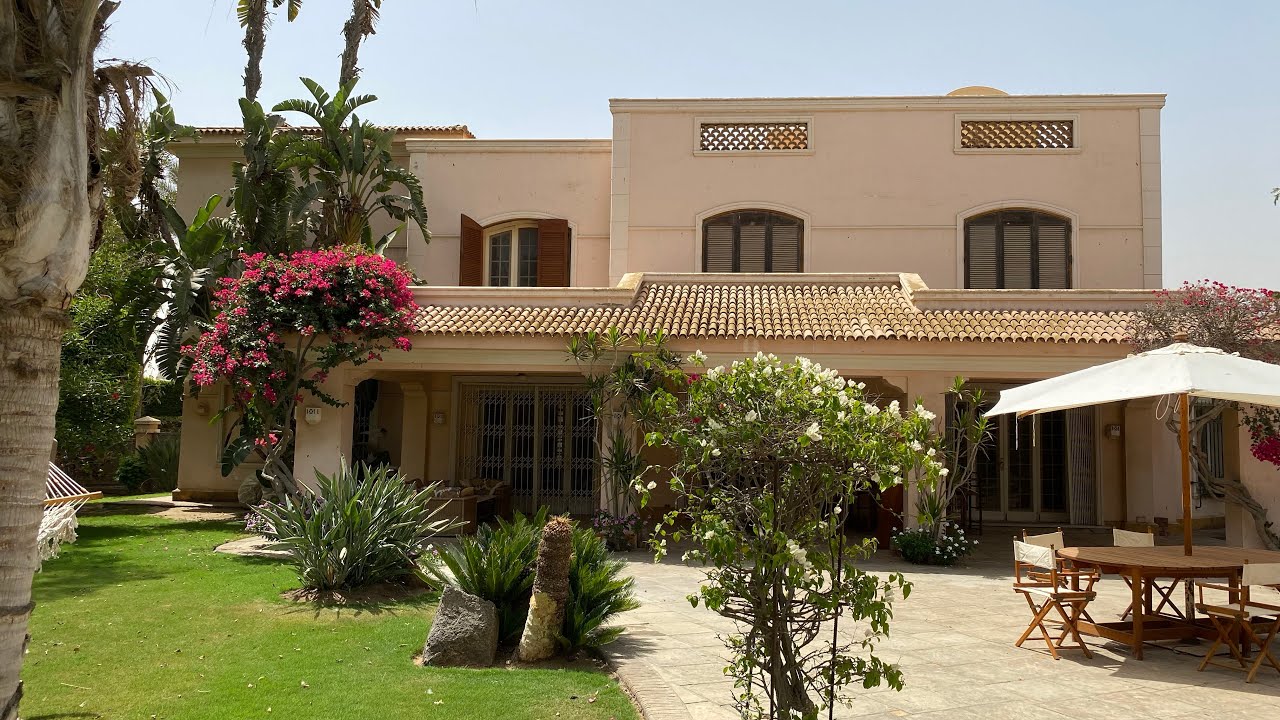 فيلا بالمنصورية مسجله شهر عقارى محاطه بسور من  الاتجاهات مرخص مساحة مباني وتجهيزات بامكانيات عاليه