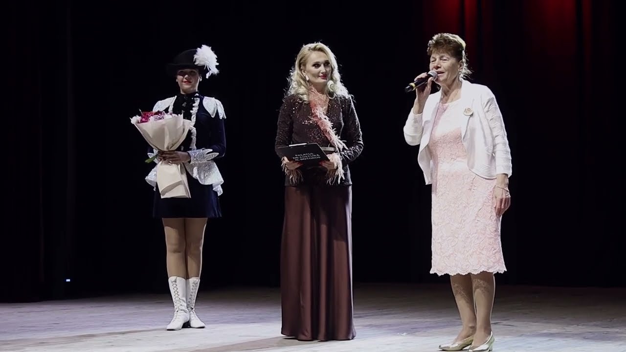 Наталья Овчинникова на сцене ДК 161025