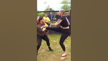 These ladies both wanted the smoke 💨👊