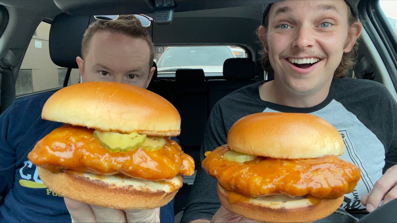 [LIVE] Eating Wingstop’s *NEW* Carolina Gold BBQ Chicken Sandwich