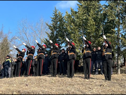 საგარეჯოში დაღუპული პოლიციელი ოთარ ღვინაშვილი სამხედრო პატივით დაკრძალეს