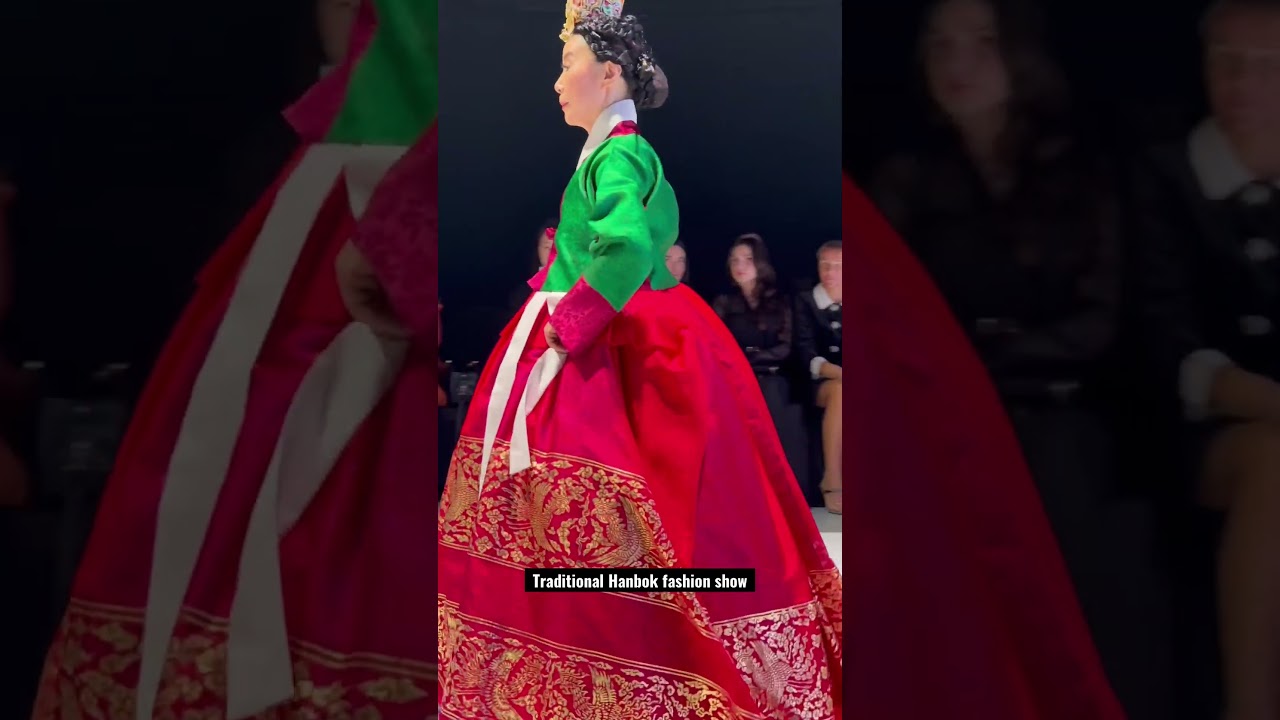 Queen and King Korean hanbok Fashion show. 