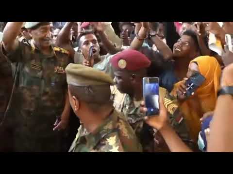 رئيس مجلس السيادة الانتقالي يزور جامعة النيلين ويتفقد مركز الامتحانات بكلية الدراسات الاقتصادية