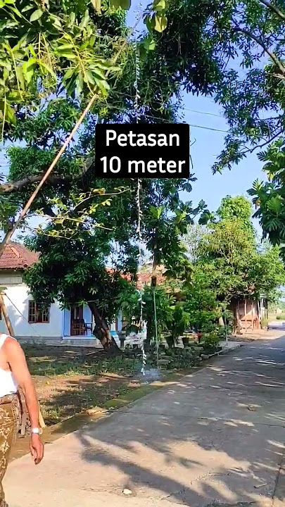 nyalakan mercon petasan rentengan 10 meter #mercon #petasan #shorts #mainananak