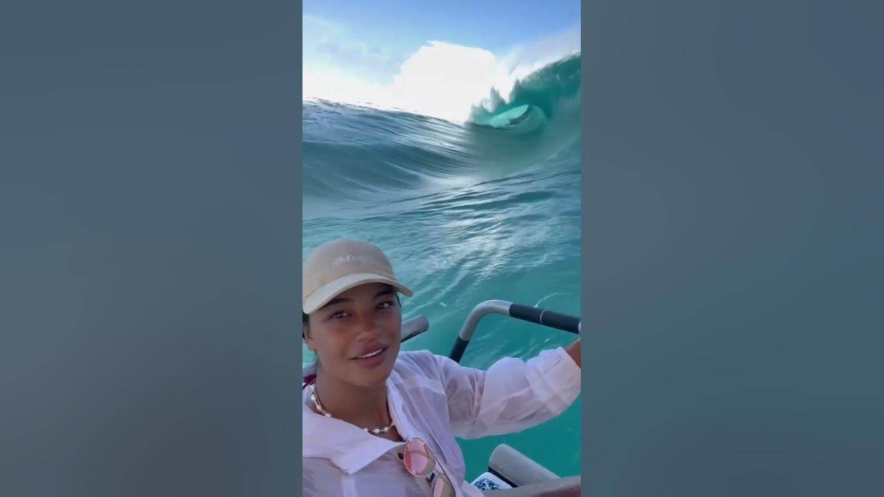 Huge surge wave nearly takes boats and people with it! Huge surge wave nearly takes boats and people with it!