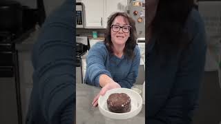 Delicious Frosting for Your Keto Mug Cake!
If you are craving some Keto Cake, you found the right video. This recipe makes an AWESOME keto mug cake. In just a few minutes, you can sink your teeth into this rich, decadent dessert. All the taste and none of the sugar. This is a Keto and Diabetic friendly recipe. Eat responsibly my friends. #mugcake #sugarfreecake #ketocake
Mug Cake Recipe:
3 Tablespoons Total Milk Protein
2 Tablespoons Monkfruit/Erythritol blend
1 Tablespoon Cocoa Powder
1/2 teaspoon baking powder
1 large egg
2 Tablespoons softened butter
1/2 teaspoon vanilla extract
2 Tablespoons Heavy Whipping Cream
Stir all ingredients together until completely combined. Cook on high in microwave in a greased large coffee cup for 1 min - 1 min 30 sec until done. Do not over cook. Cake is done when a toothpick comes out clean.
Tip: If you do not overcook, the cake will still be done, but the outer edge is not quite set so it creates a frosting effect.
You can make without the HWC but it will be more dense and the cooking time is right at 60 seconds.
Microwave times vary so you will have to test yours out to see what works best for you.
Macros in Cake:
Calories: 468
Carbs: 30
Fiber: 2
Sugar Alcohol from sweetener: 24
Net Carbs: 4
Protein: 22
Fat: 40
Carb breakdown- 30 are from monk fruit - The carbs in a monkfruit and erythritol blend are often considered negligible, as the erythritols carbs are a sugar alcohol, and monkfruit extract itself contains no carbs or calories, making these blends generally keto-friendly
cocoa powder 4 grams
HWC 1 carbs
Amazon affiliate links for things I used in this video:
Monk fruit: https://amzn.to/3DC4GJk
Black cocoa powder: https://amzn.to/43GcsMO
Total Milk Protein: https://amzn.to/43ChpGs
ALUMINUM FREE BAKING POWDER: https://amzn.to/4ikKD11
Sugar free vanilla extract: https://amzn.to/4ikKiLN
KITCHEN SCALE:
https://amzn.to/3QGVg27
Ways to help support my channel are never expected by always appreciated:
Buy me a coffee:
buymeacoffee.com/ketovorekandi
Amazon Storefront with my favorite things:
https://www.amazon.com/shop/ketovorekandi
**I do earn a small commission from things purchased through my Amazon Storefront and affiliate links.
My Contact Info: email: kandikeith1974@gmail.com
Any testimonies, cards, or words of encouragement are always appreciated.
If you would like to send by regular mail, my address is:
Kandi Keith
31724 Casino Dr BOX 445
Lake Elsinore CA 92530
Amazon Wish List: https://www.amazon.com/hz/wishlist/ls... Delicious Frosting for Your Keto Mug Cake!