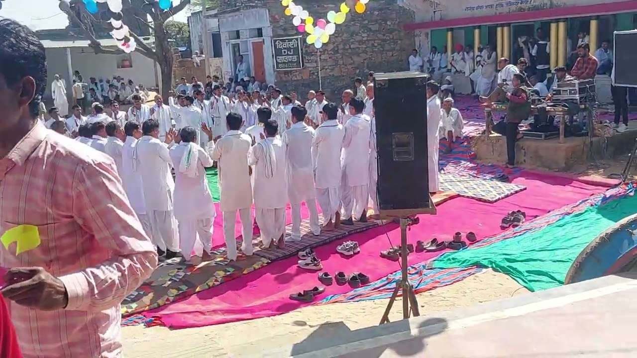 Karel में ओलवाड़ा कन्हैया पद पार्टी भवानी मनाते हुए 