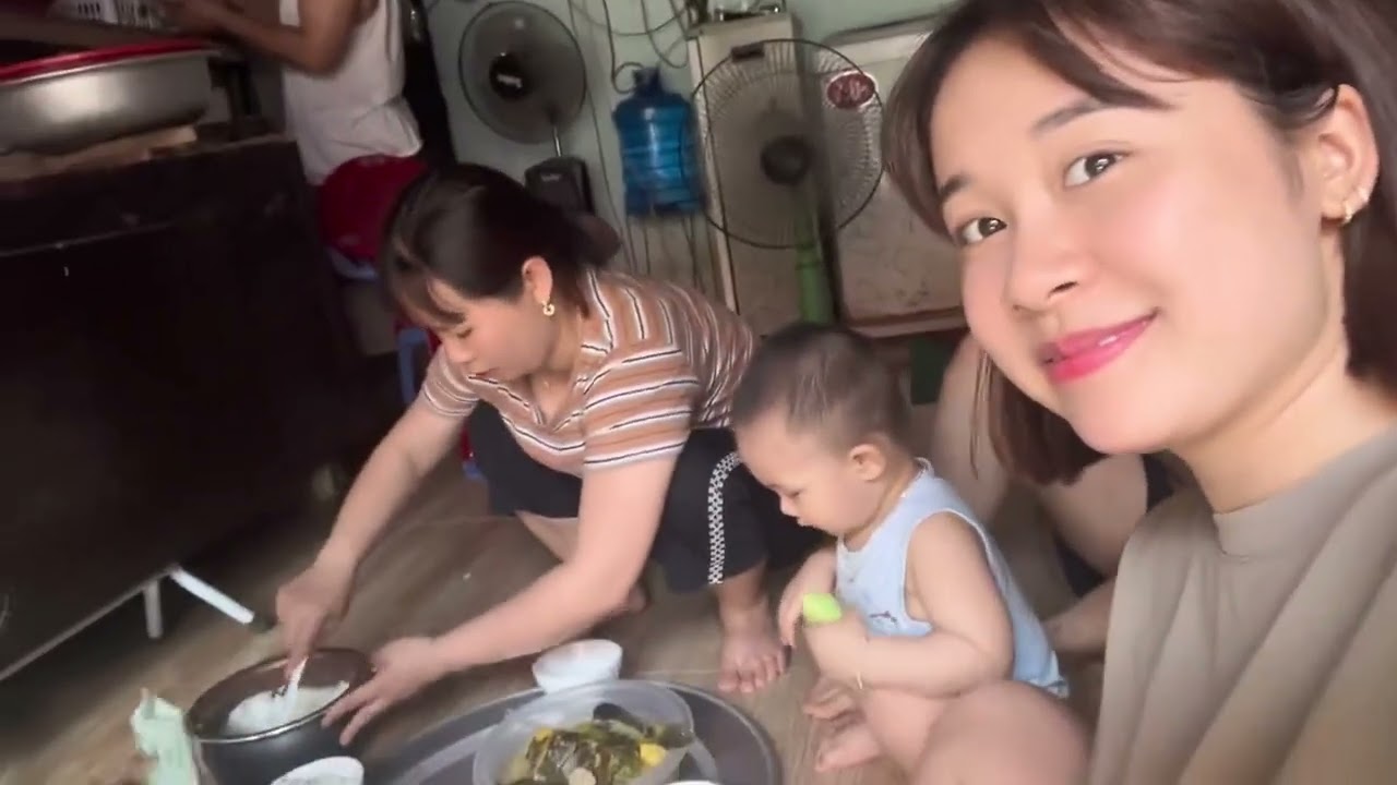 越南竹笋姑娘小庄回越南见父母一起吃饭，被父母催婚😬