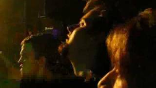 Empty Playground-Koncert dla Komara