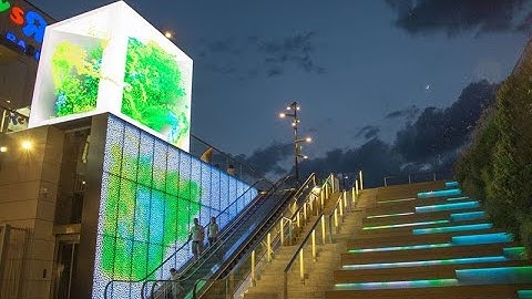 Dynamic digital facade in Puerto Venecia Shopping Resort