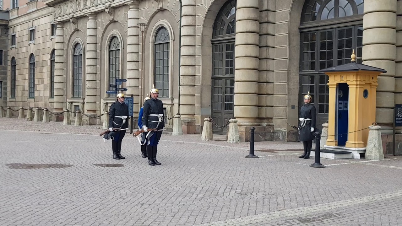 Changing guards2 - YouTube
