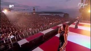 Jess Glynne - Ain't Got Far To Go (Live at MTV Crashes Plymouth 2016)