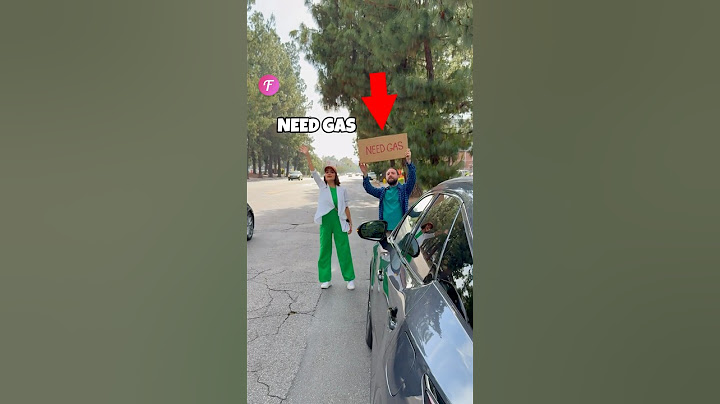 Kindness ❤️ Stranded Couple Gets Help from Truck Driver #kindness #roadside #shorts