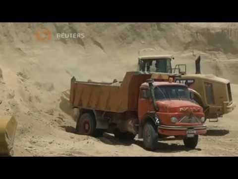 مصر تبدأ العمل في قناة سويس جديدة تتكلف مليارات الدولارات