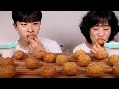 엄마랑 같이 <strong>BHC</strong> 치즈볼 뿌링치즈볼 먹방~~!ㆍASMR <strong>SWEET</strong> CHEESE BALL MUKBANG EATING SOUND