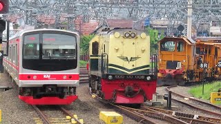 Kumpulan Kereta Api KRL Commuter Line di STASIUN JAKARTA : Lokomotif Livery Vintage & JR 205 Marchen Kumpulan Kereta Api KRL Commuter Line di STASIUN JAKARTA : Lokomotif Livery Vintage & JR 205 Marchen