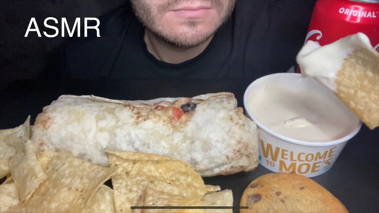 ASMR MOES BURRITO CHIPS QUESO BLANCO - EATING SOUNDS NO TALKING MUKBANG