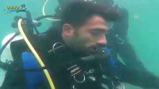 Dalgıçlar Su Altında Mangal Yapıp Çay Içtiler
