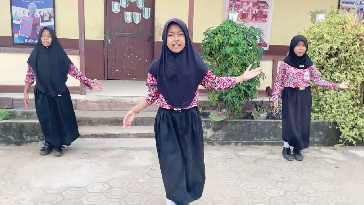 Gerakan Lagu RUKUN SAMA TEMAN Sepcial Opening FLS3N & O2SN Kec. BENUA KAYONG