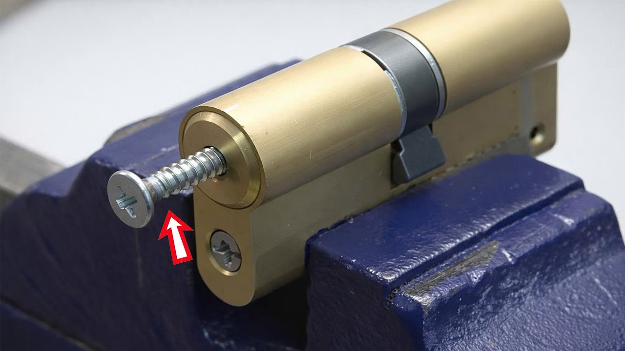 Как сделать простой инструмент для вскрытия заклинившего замка