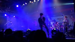 io樂團演唱So Sick of Parties戀愛我不行 in Legacy on 281214