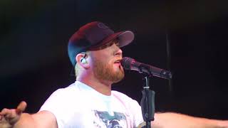 Video thumbnail of "Cole Swindell ~ Middle of a Memory ~ Joe’s Live ~ Rosemont, IL ~ 08/19/2018"