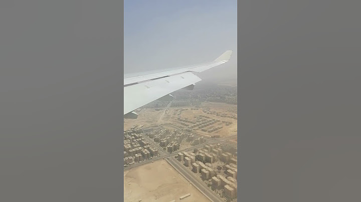الطائرة فوق سماء القاهرة
