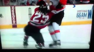 Wayne Simmonds Clobbers David Clarkson 10-08-11