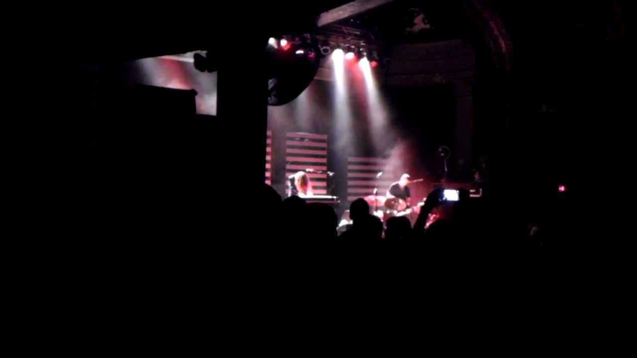 Beach House "Zebra" (Newport Music Hall) YouTube
