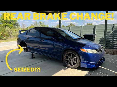 Changing the rear brakes on my 2008 Honda Civic Mugen SI (8th Gen) seized rotor screws!! l EP 15