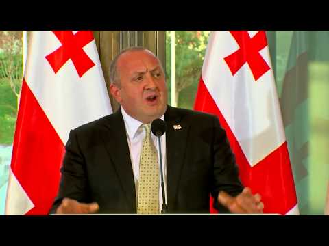 კონკურსის \"მასწავლებლები კონსტიტუციაზე\" გამარჯვებულების დაჯილდოვება