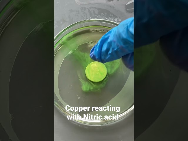 Copper reacting with nitric acid class=