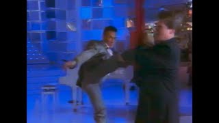 Download lagu Van Damme frappe Benjamin Castaldi a coup de pieds Van Damme frappe Benjamin Castaldi a coup de pieds