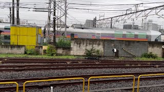 【4K】E26系12B（両）が尾久構内をDE10にひかれて移動するシーン