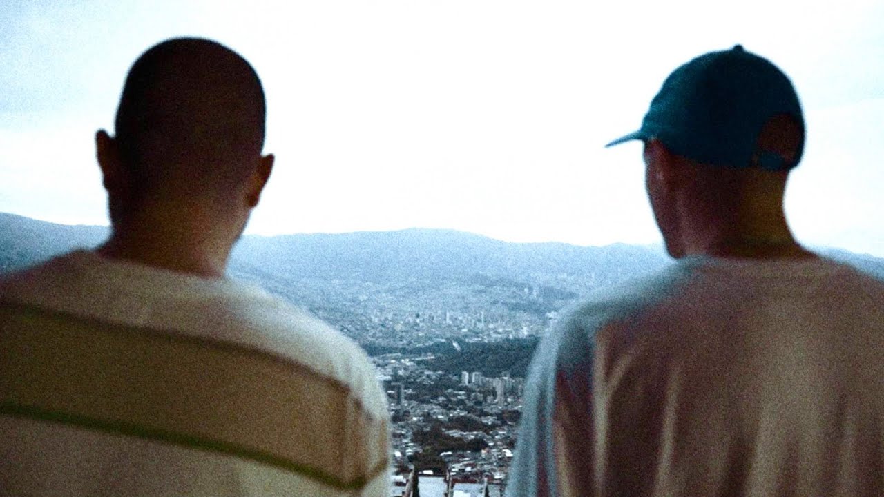 Granuja & Jam Baxter - Black Clouds (Official Video) (Prod. Jack Danz) adlı videoyu YouTube'da izle Granuja & Jam Baxter - Black Clouds (Official Video) (Prod. Jack Danz) adlı videoyu YouTube'da izle