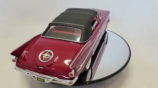 Road Signature 1961 Chrysler Imperial Crown Convertible Red Removable Soft Top Gold Coin Edition screenshot 3
