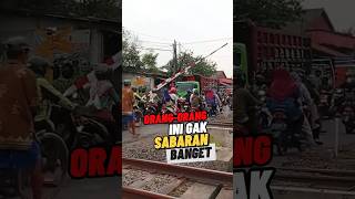 Orang-orang pada mau kemana sih?🤔 #shorts #keretaapi
