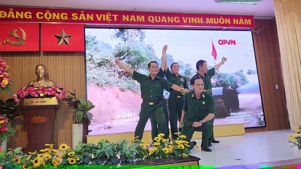 Năm anh em trên một chiếc xe tăng