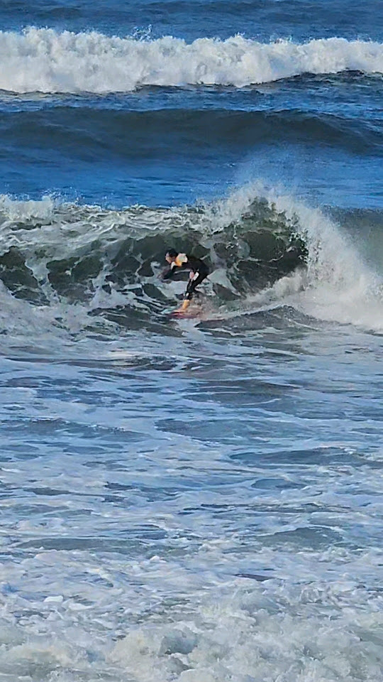 Skimboard surfing big waves natsumiskim skurfing YouTube