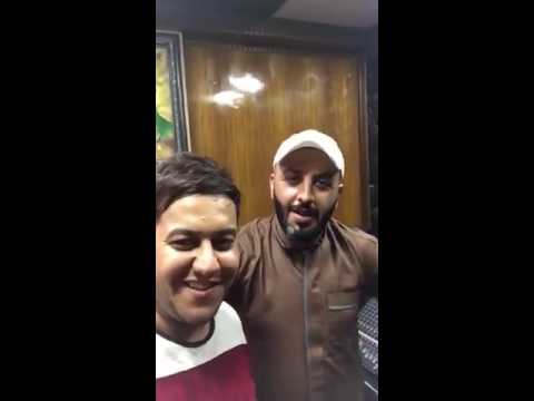 الشاعر علي المنصوري في مؤسسه الستاذ قيصر الغراوي وحيدر الغراوي يقرا الى السيد مقتدى الصدر