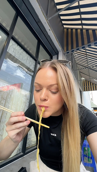 Trying street food in Bangkok for the first time 🇹🇭