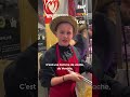 À 11 ans, Paul est déjà l’un des meilleurs vendeurs d’andouillettes du Salon de l’agriculture
