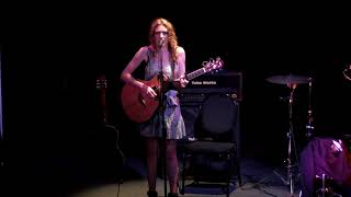 Download Lagu Tessa Bea - Mirrors and Fume (live) MP3