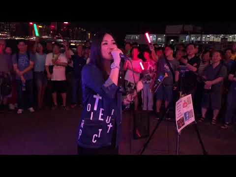 不再猶豫「雖然器材很簡陋*但觀眾熱情不退減*有線咪*小露寶走天涯。」(2018-08-11）中國香港歌手彭梓嘉