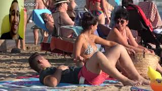 Ocupando las toallas de las personas en la playa (broma didac ribot)