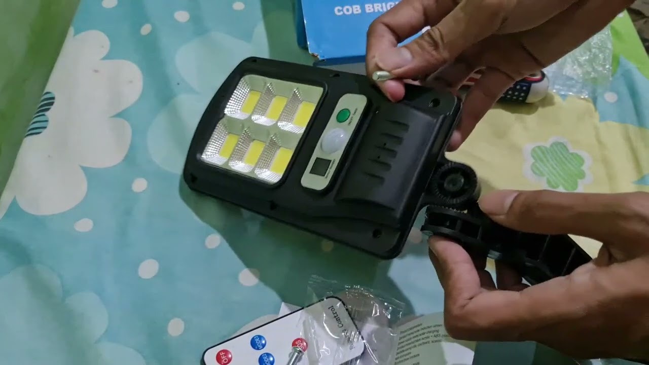 Unboxing dan Review Lampu Jalan Panel Surya BK 818 1