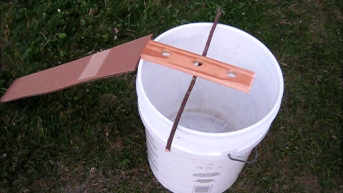 HElectQRIN - Rolling Log Mouse Trap - Multi Catch 5 Gallon Bucket Trap -  Easy Setup- No Drilling Necessary