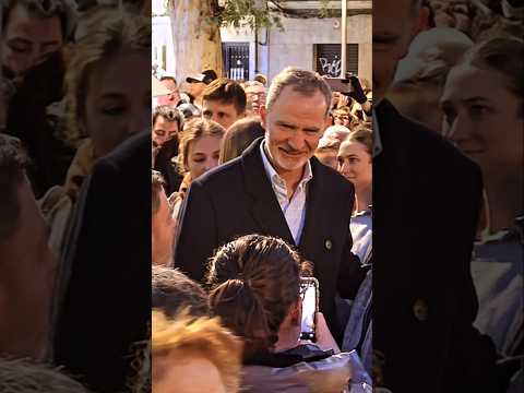 Video The Spanish Royal Family makes a surprise appearance at the Procession of Silence in Carabanchel