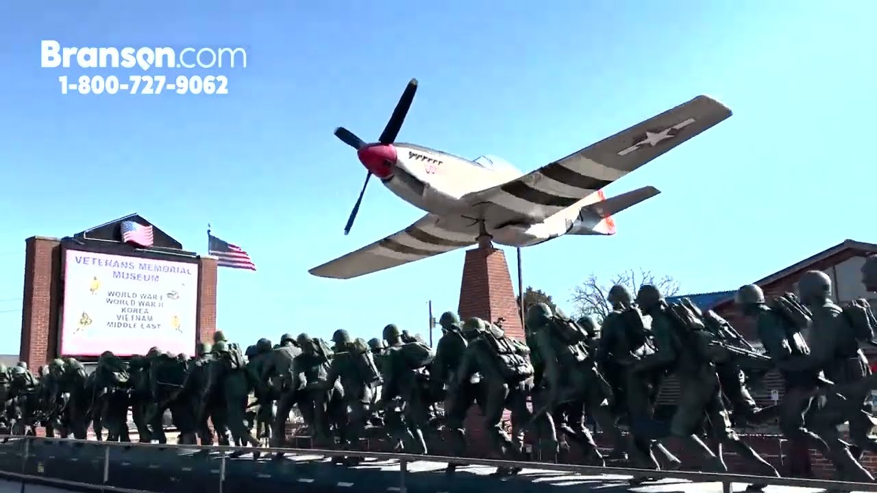 Branson, Missouri  Drive down The Famous Branson Strip / Branson MO 2022