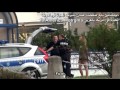 فتاة تسأل رجال الشرطة لممارسة الجنس